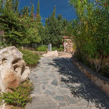 Stunning Bouganvillage Tanaunella