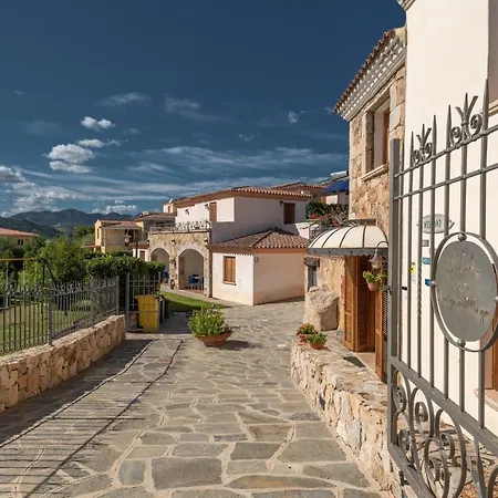 Stunning Bouganvillage Tanaunella